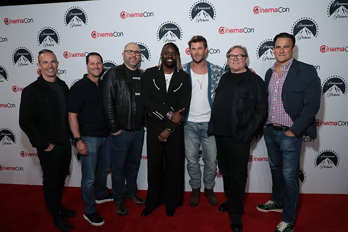 CinemaCon 2024 Transformers One Elenco/Equipe