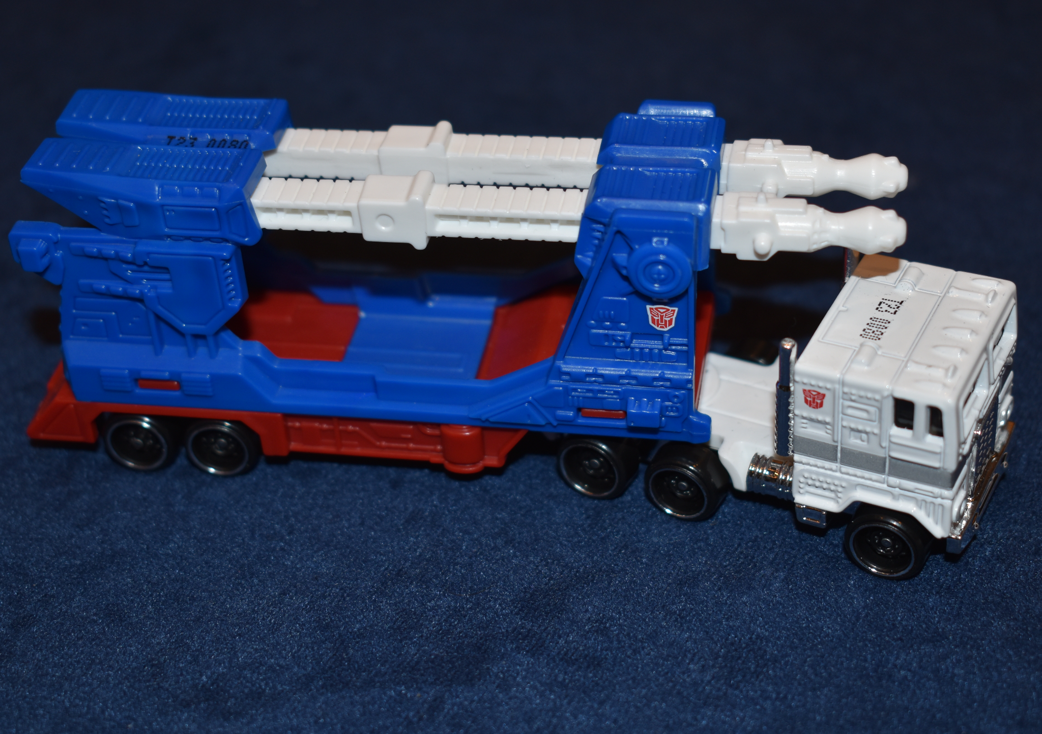 Transformers Hot Wheels Ultra Magnus 03