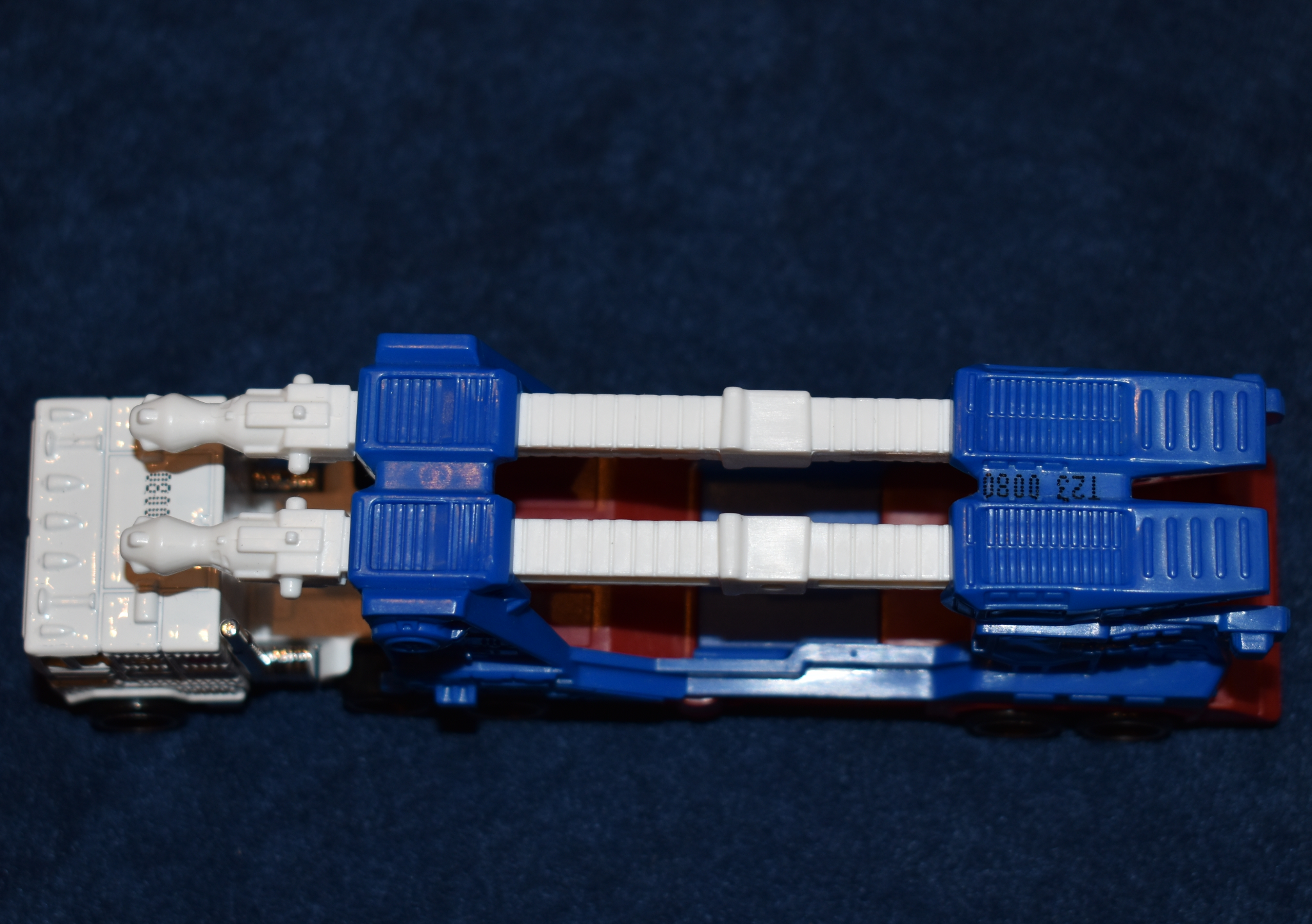 Transformers Hot Wheels Ultra Magnus 06