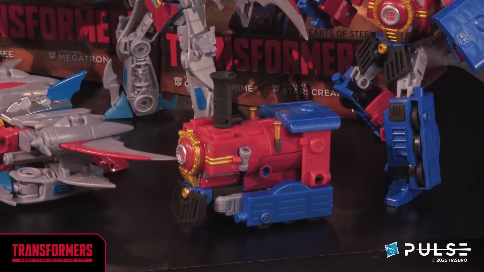 Hasbro Pulse Transformers Timelines Heart of Steel Optimus Prime & Starscream 07