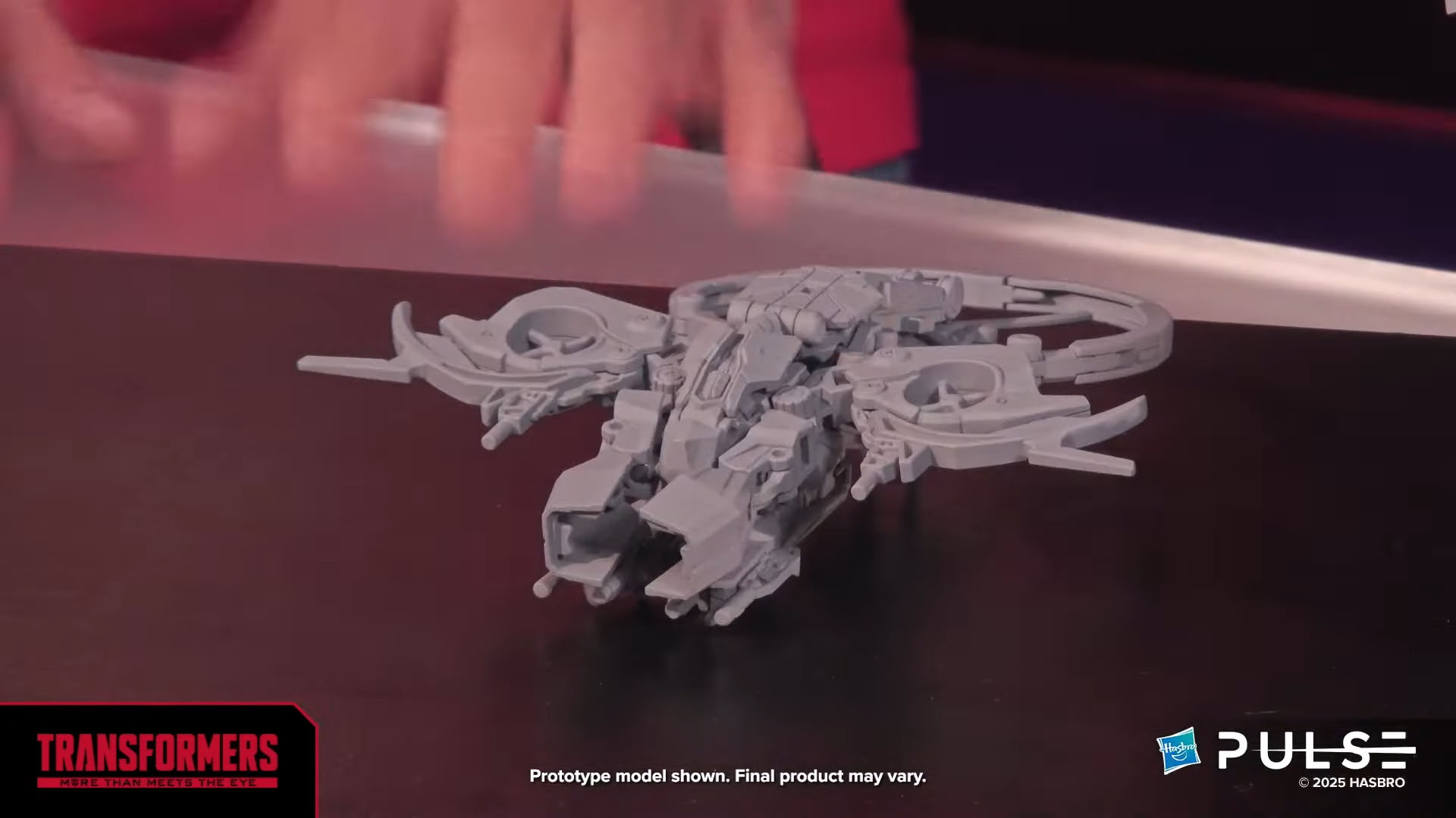 Hasbro Pulse Transformers Studio Series TFOne Airachnid 02